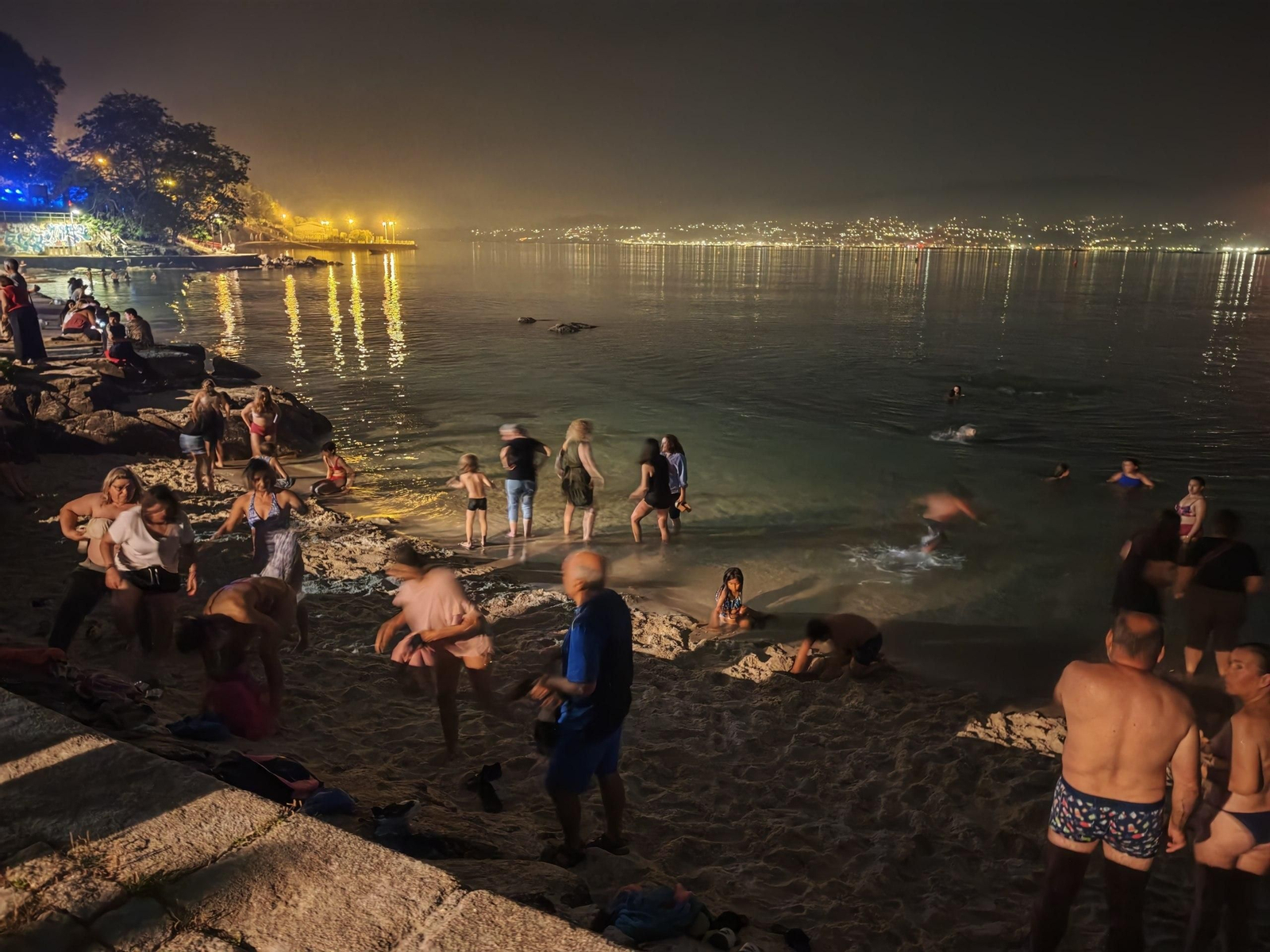 Galería | Las hogueras de San Xoán encienden Vigo y su área