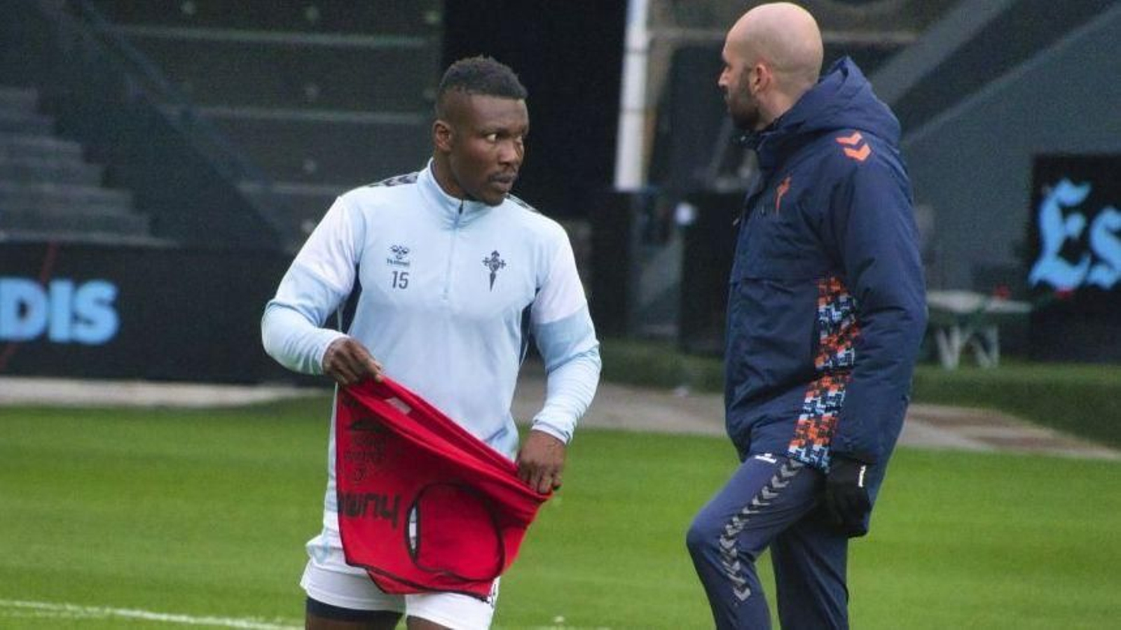 Joseph Aidoo busca un equipo donde tener minutos y el Valladolid piensa en él para suplir a Bah.