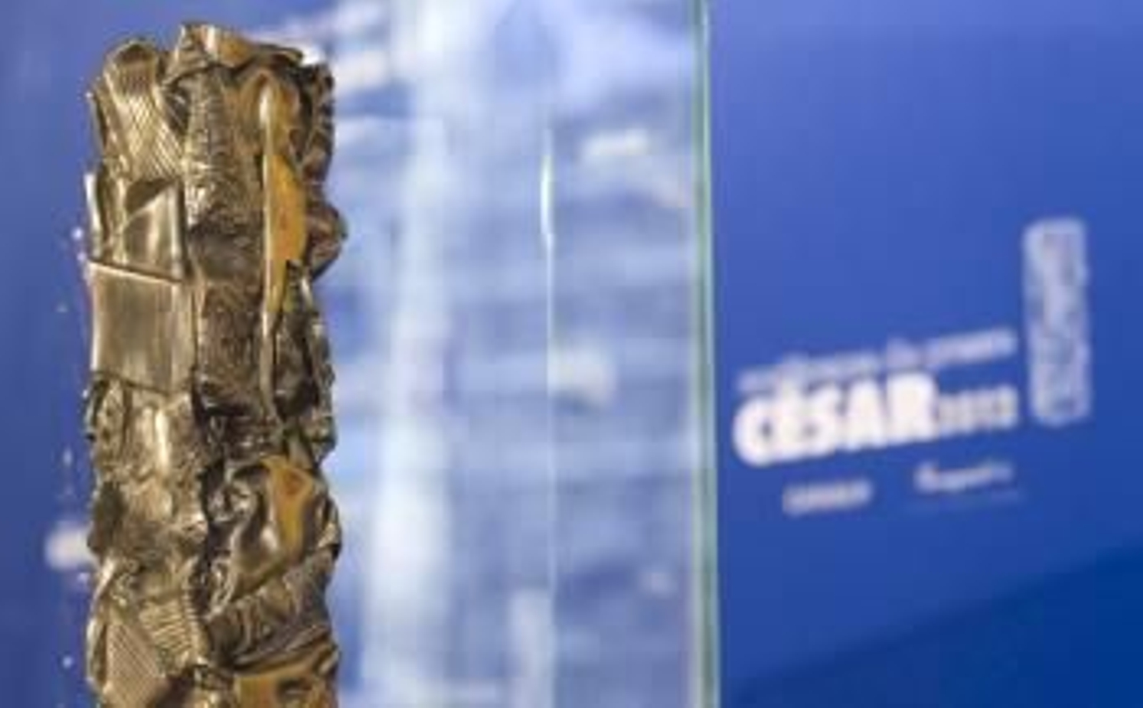 Un premio césar es presentado durante una rueda de prensa en la que han anunciado las nominaciones a los premios César en París  (Foto: EFE)