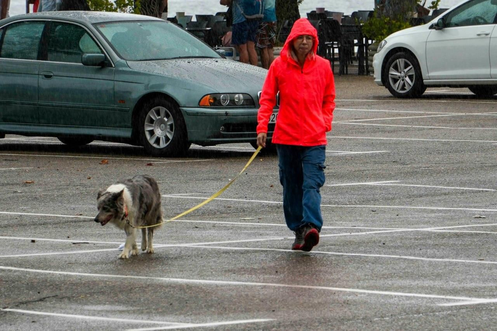 Galería | La lluvia sorprende a Vigo tras meses de tiempo seco