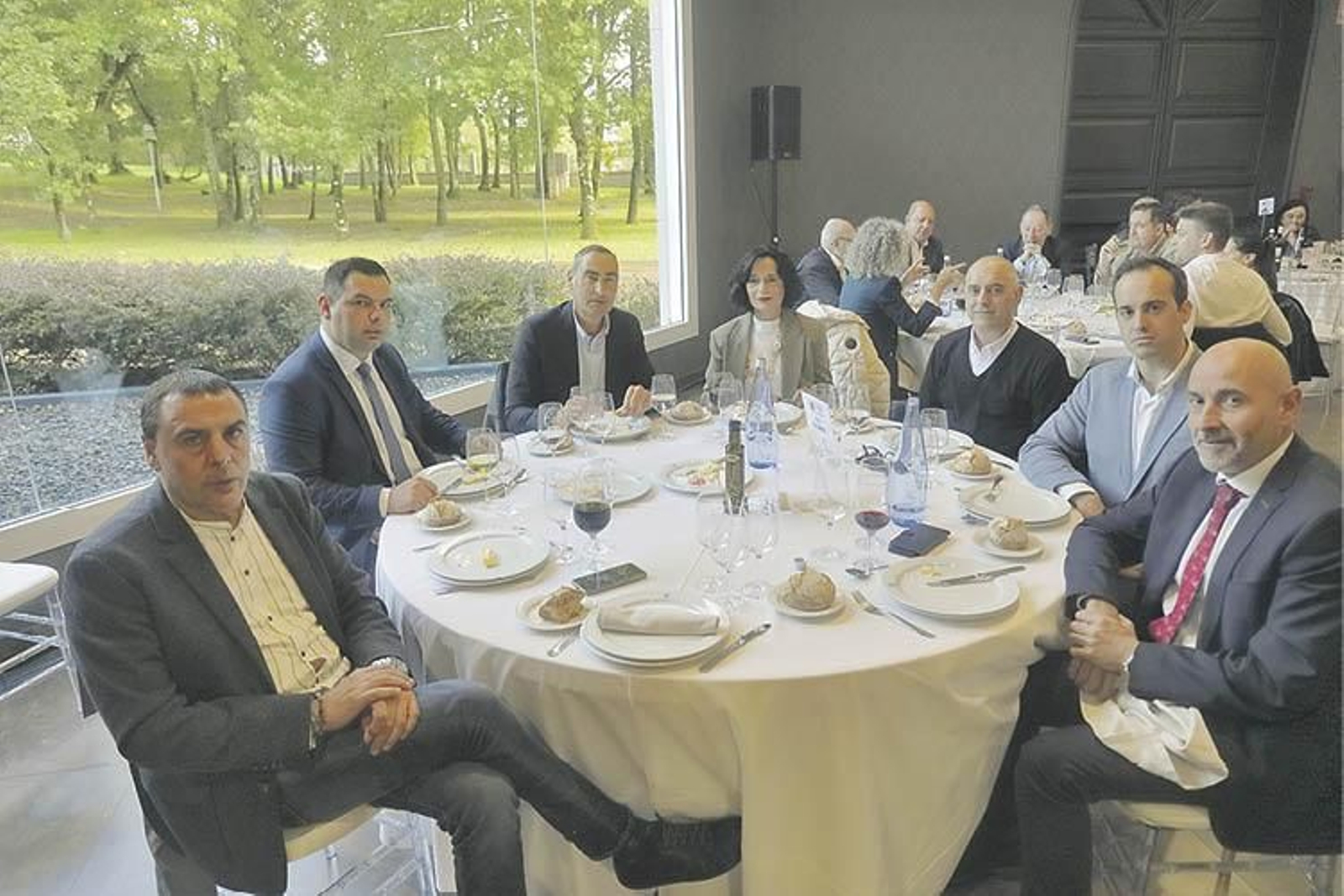 Roberto Lorenzo, jefe de prensa de la Delegación Territorial de la Xunta; Antonio dos Santos, gerente del Grupo Solitium; Luis Iglesias, Taller de Radio Galicia; María Belén Iglesias, del PP; Juan da Silva, del departamento comercial de La Región; José María Díaz, gerente de Autobuses Urbanos de Ourense, y Carlos González, director de Urbanos del Grupo Avanza en Galicia.
