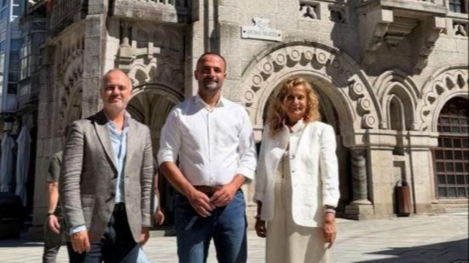 David Alonso, con Regades e Carmela Silva.