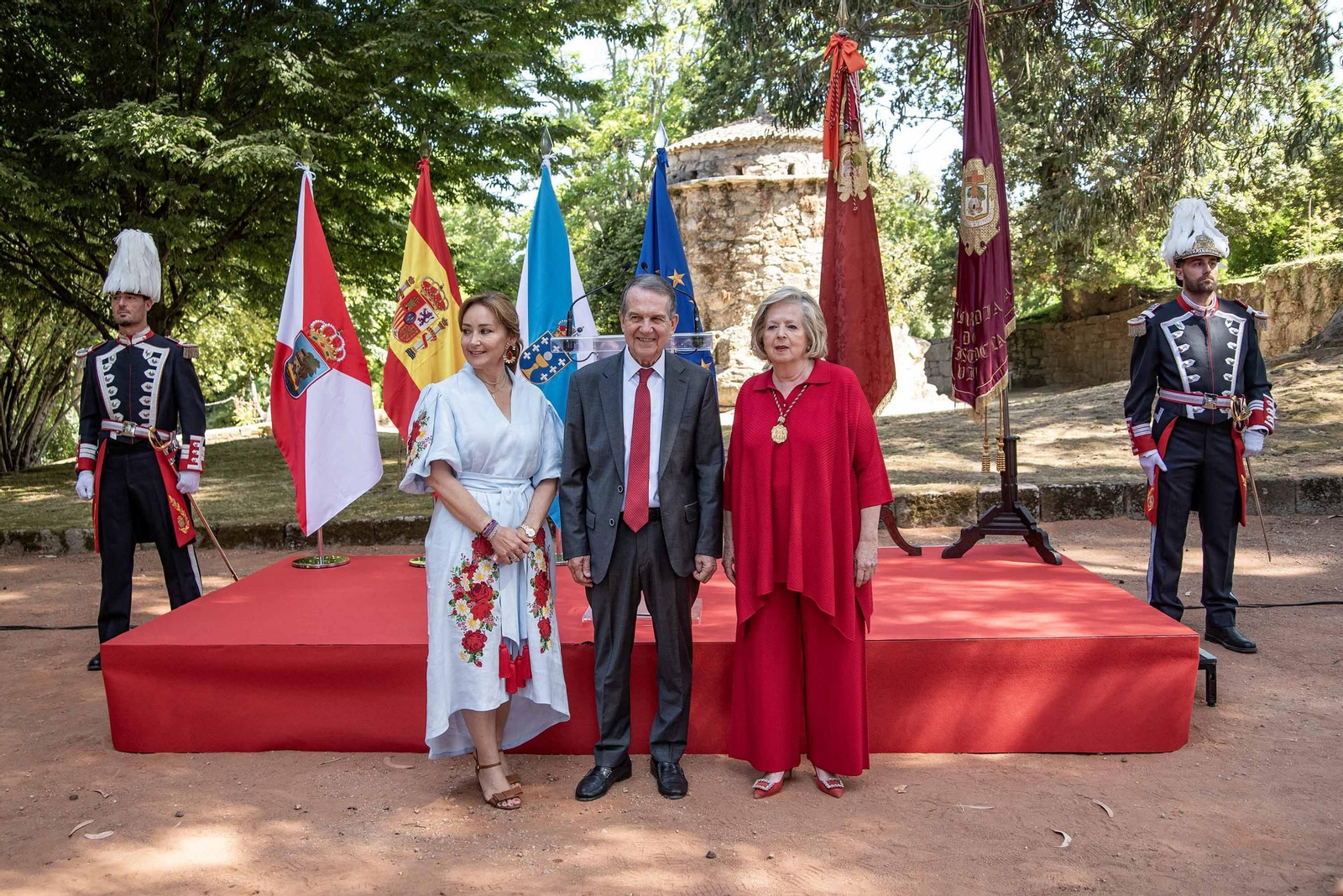 Galería | Vigo vive el pregón y el descendimiento del Cristo da Victoria