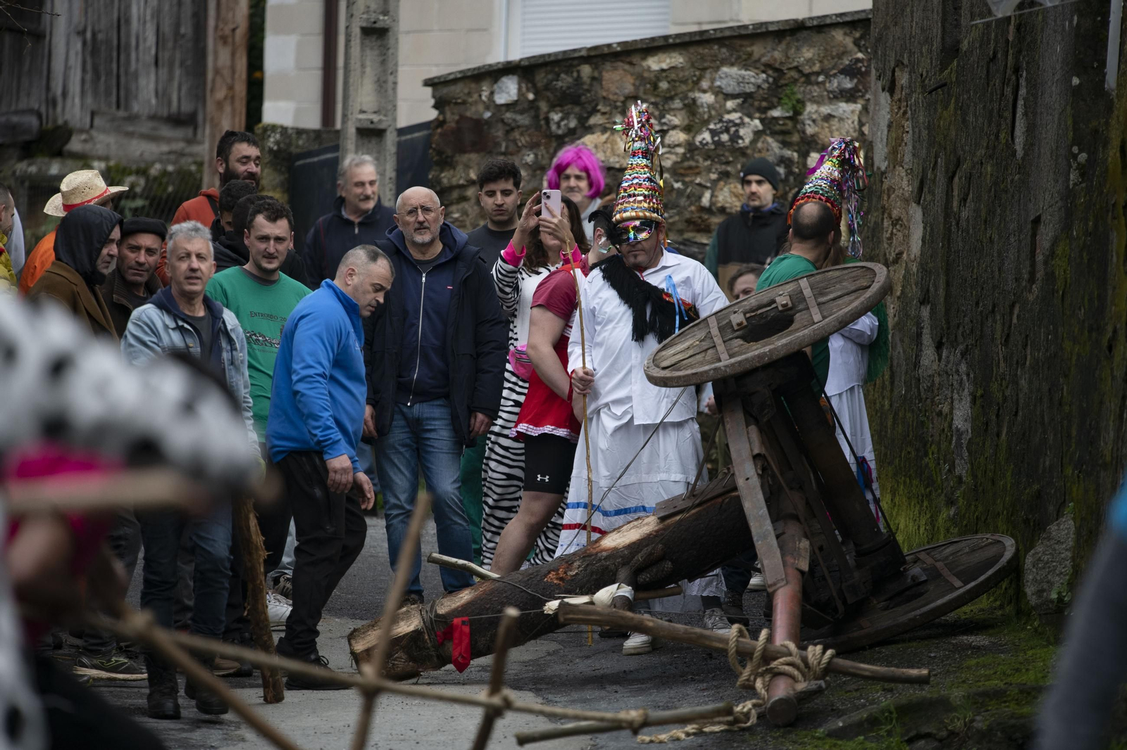 Galería | El meco Abalos recorrió As Teixugueiras, Cartelle