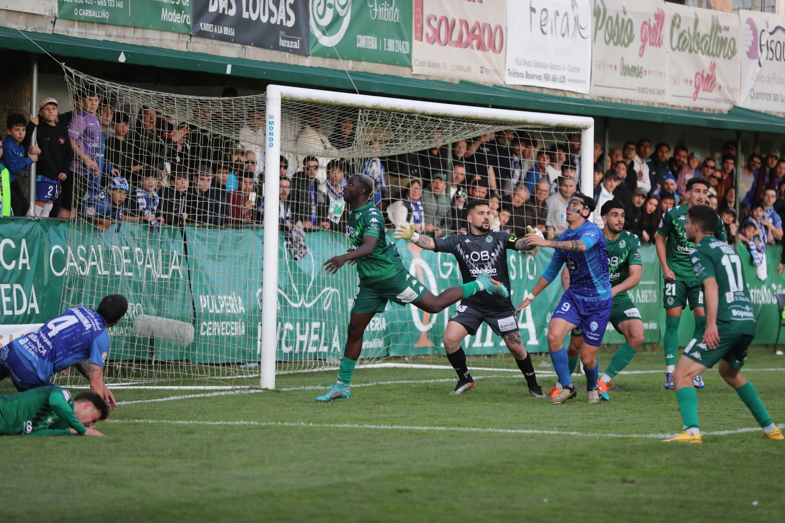 Galería | Empate a uno entre el CD Arenteiro y Ourense CF en el derbi termal