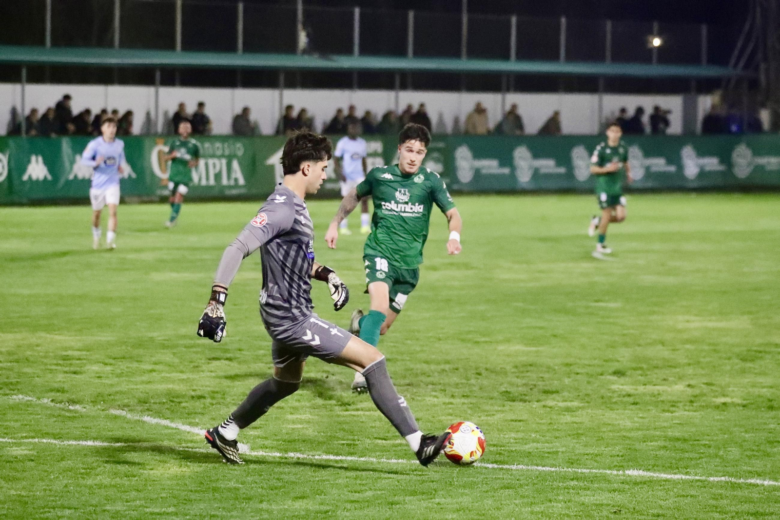 Galería | Espiñedo vive y disfruta del CD Arenteiro ante el Celta Fortuna