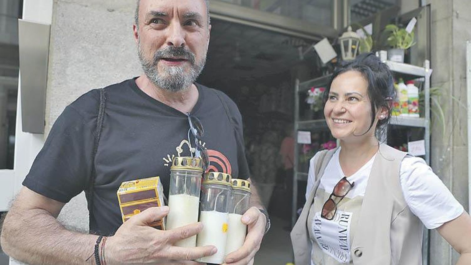 Diana y Javi, de La Rioja, compraron velas y cerillas.