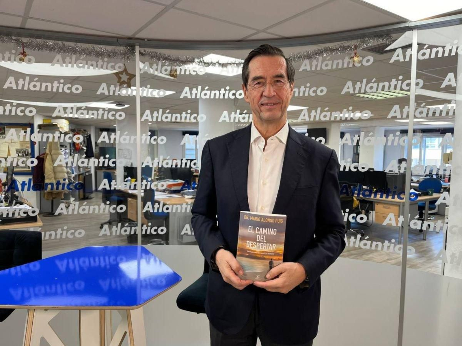 Mario Alonso Puig, en el set de Atlántico TV.