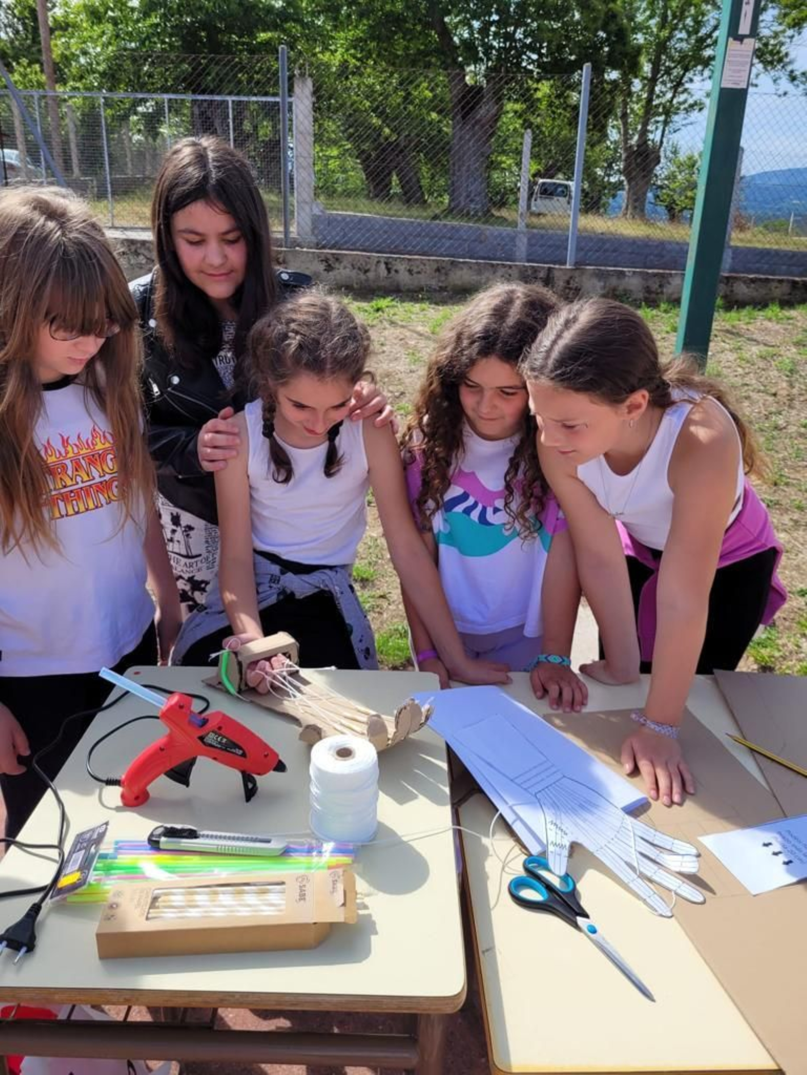 Alumnas del Instituto Carlos Casares de Viana do Bolo, durante su tarea