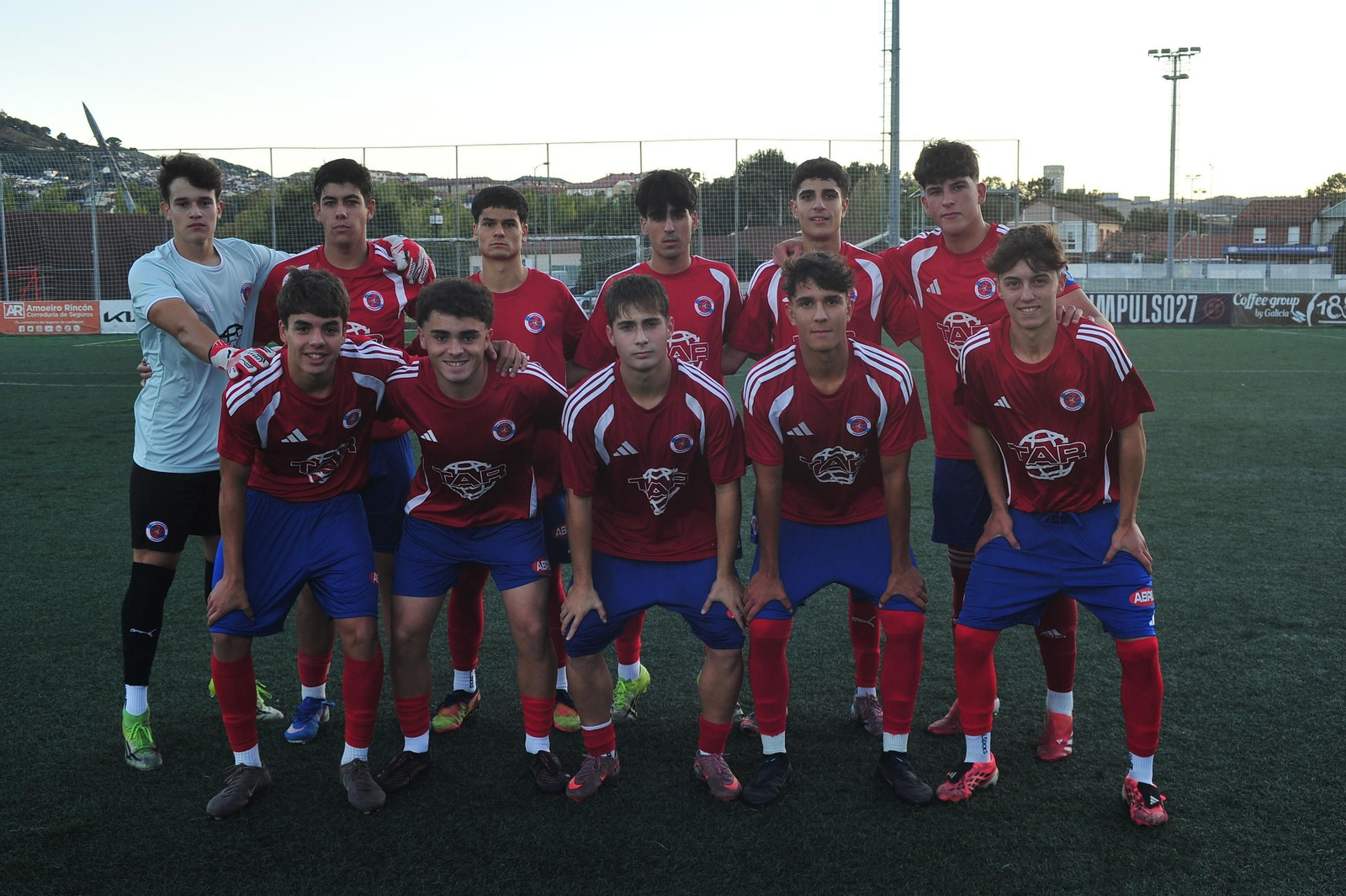 El Auriense sigue en racha y se lleva el derbi de Liga Juvenil ante la UD Ourense (2-1)
