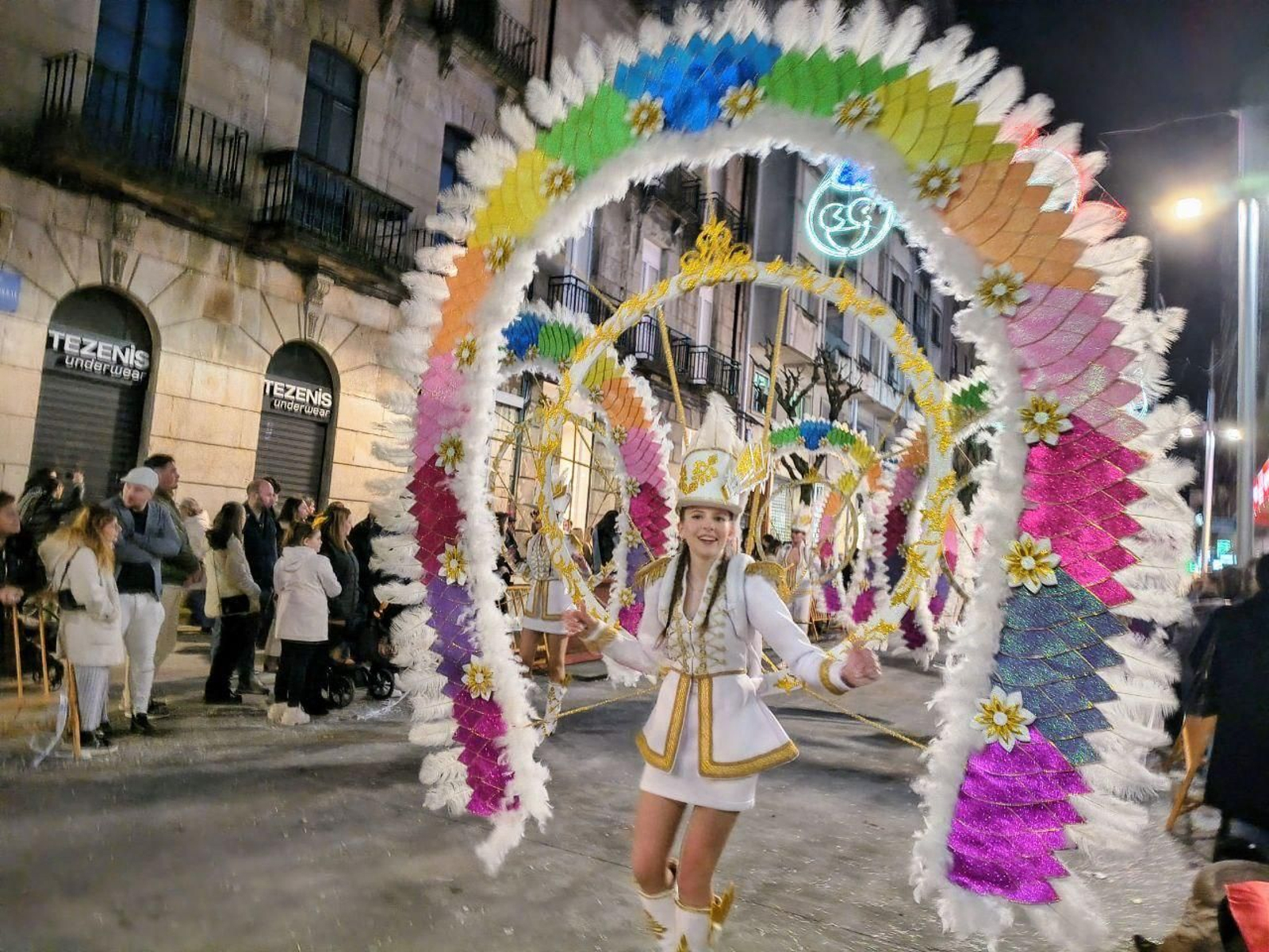 Galería | Pontevedra brilla con el multitudinario desfile del Entroido 2026