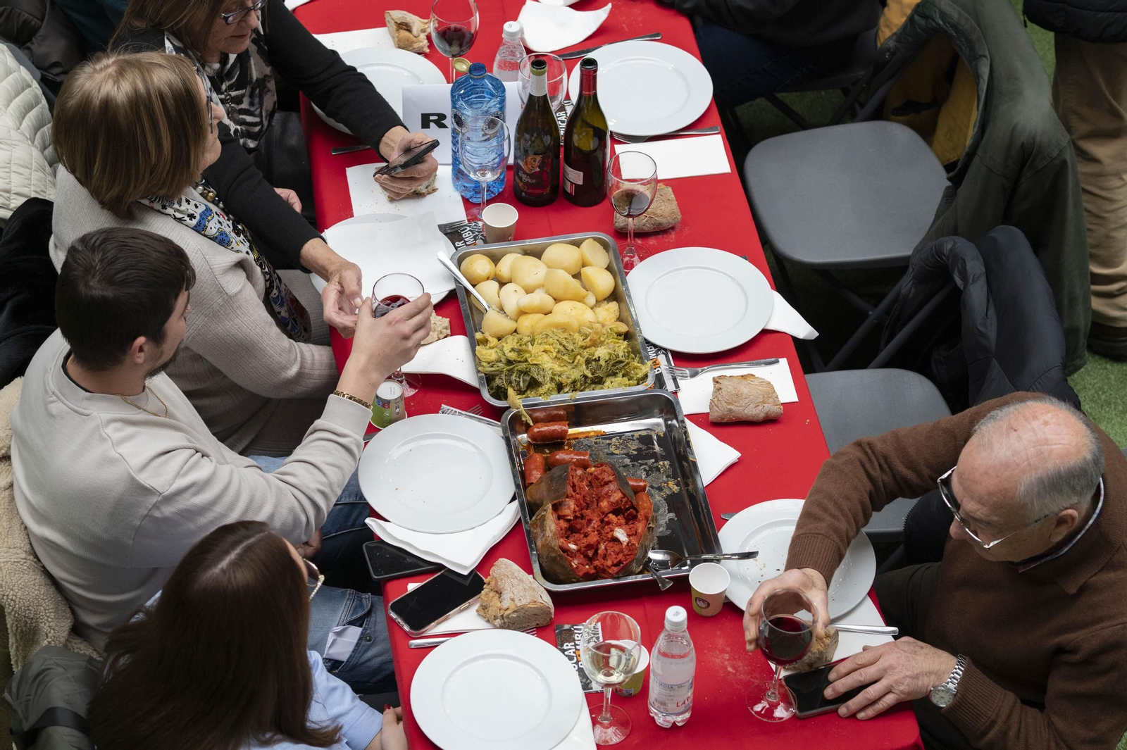 Galería | Botelo, patatas, repollo y chorizo para disfrutar un año más de la tradicional comida popular