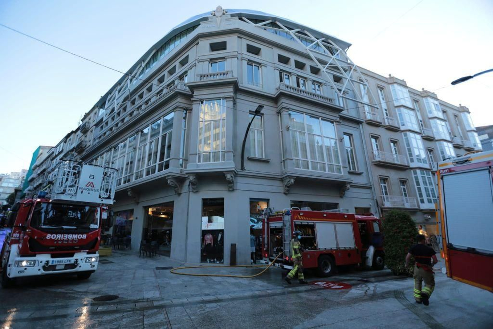 Un incendio se desata en la sede del Celta // David Fernández