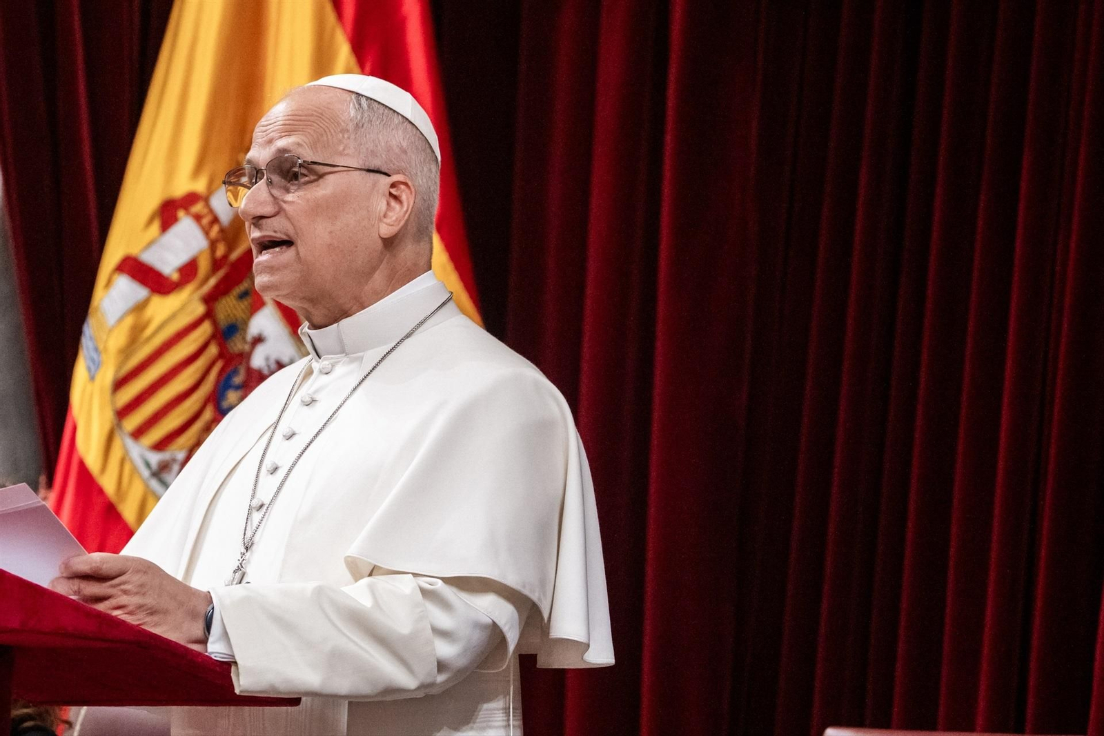 Galería | Las mejores fotos del tercer día de la visita del papa León XIV en Madrid, del Congreso al Bernabéu