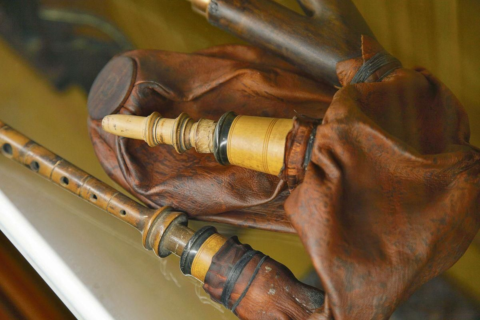 Piel de cabrito y madera de buxo en esta gaita del Caurel.