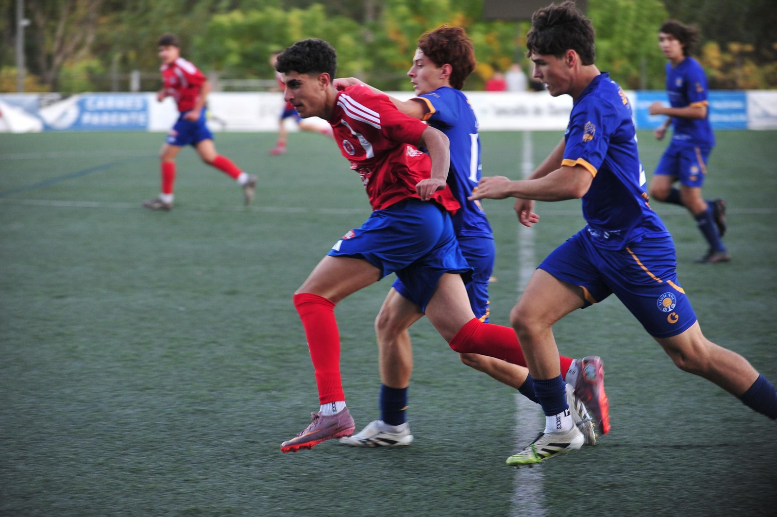 El Auriense sigue en racha y se lleva el derbi de Liga Juvenil ante la UD Ourense (2-1)