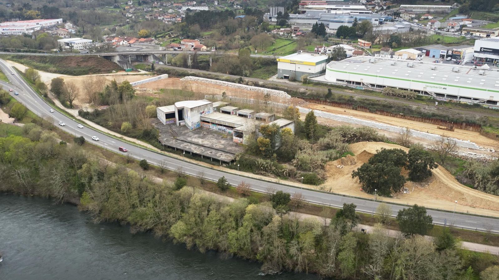La Variante Norte propicia el paseo termal a lo largo del río Míño.