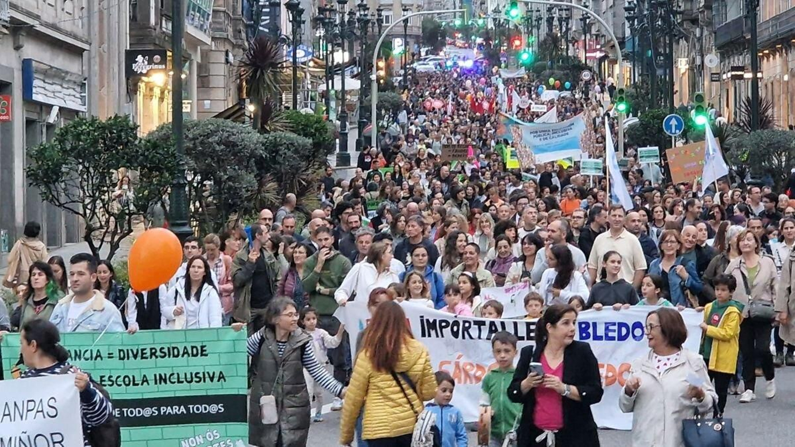 La manifestación partió del cruce de Vía Norte con Urzaiz y recorrió las calles del centro.