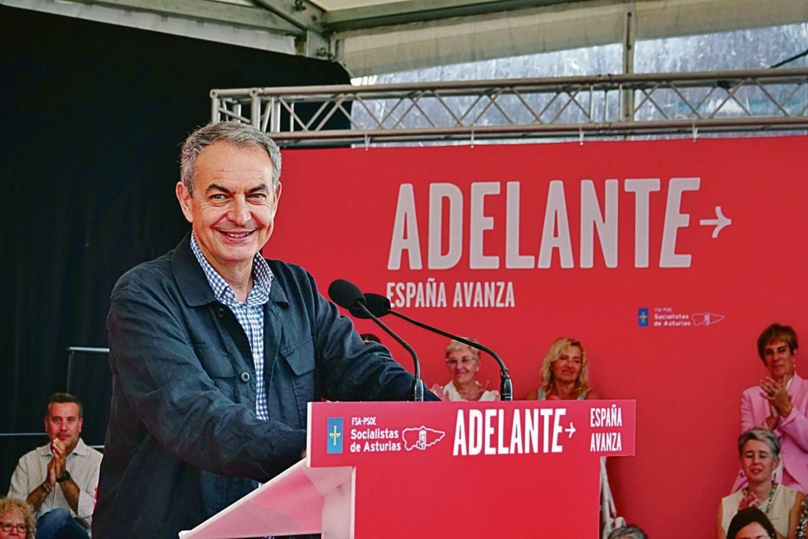Zapatero durante un acto de campaña para las elecciones del 23J.