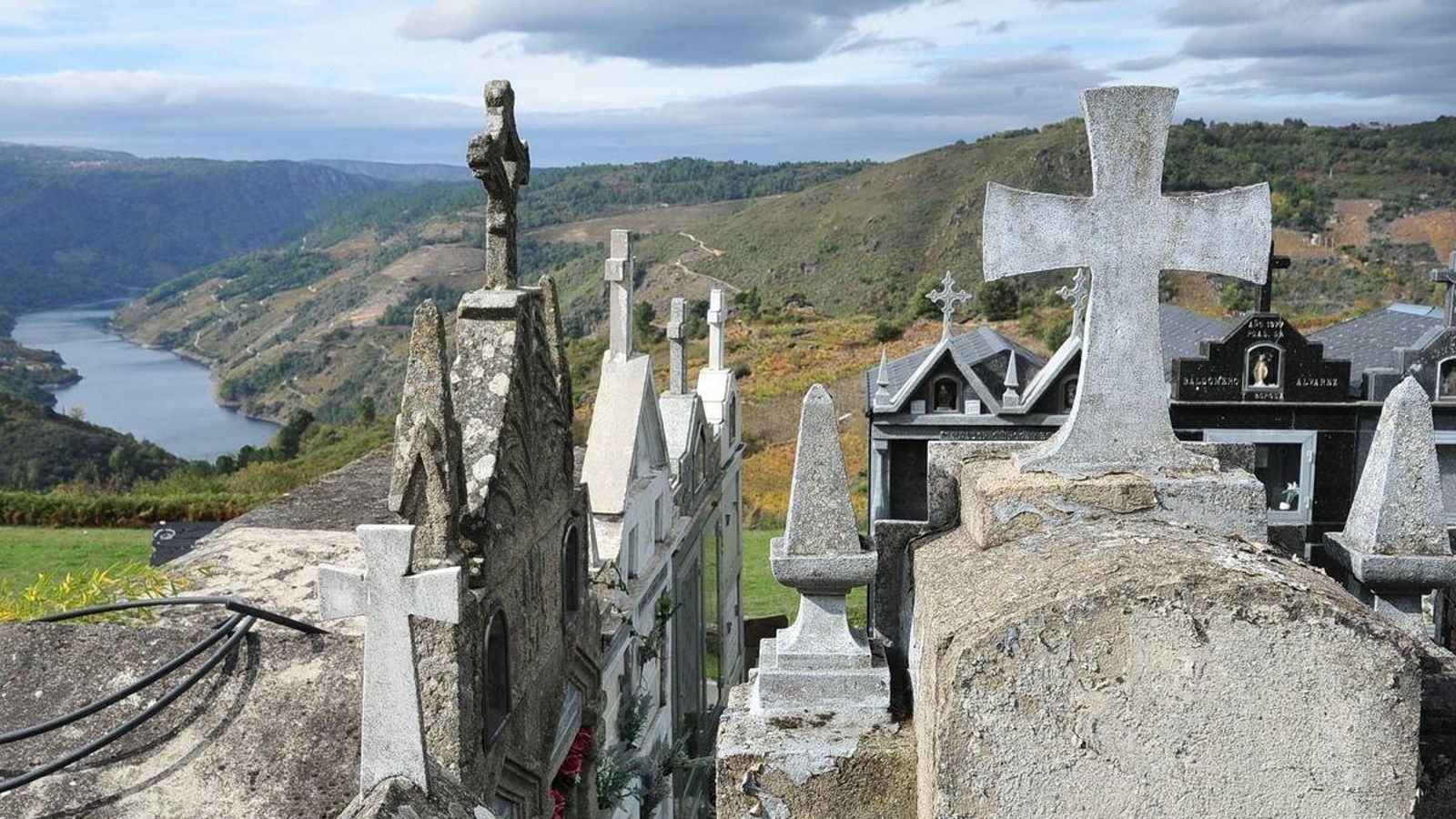 CRISTOSENDE (A TEIXEIRA) 28/10/2019.- Escenarios para morirse en la Ribeira Sacra. José Paz