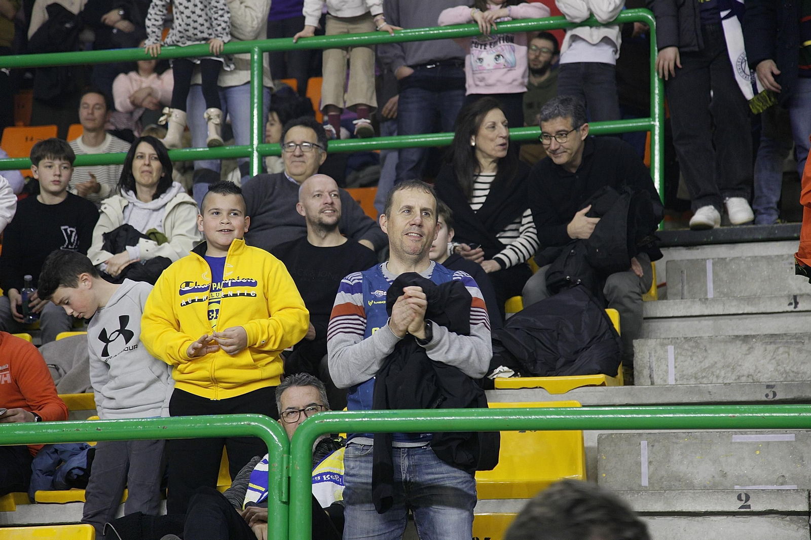 Más de 4.500 aficionados empujaron al COB contra el Estudiantes