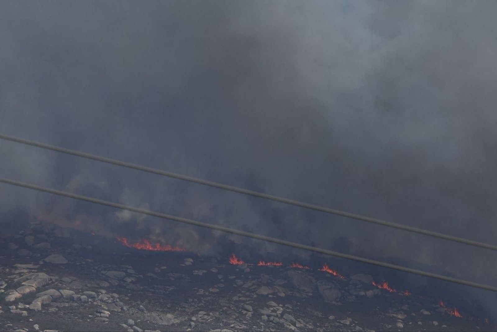 Galería | Las llamas devoran el monte Galleiro, entre Mos, Ponteareas y Pazos de Borbén
