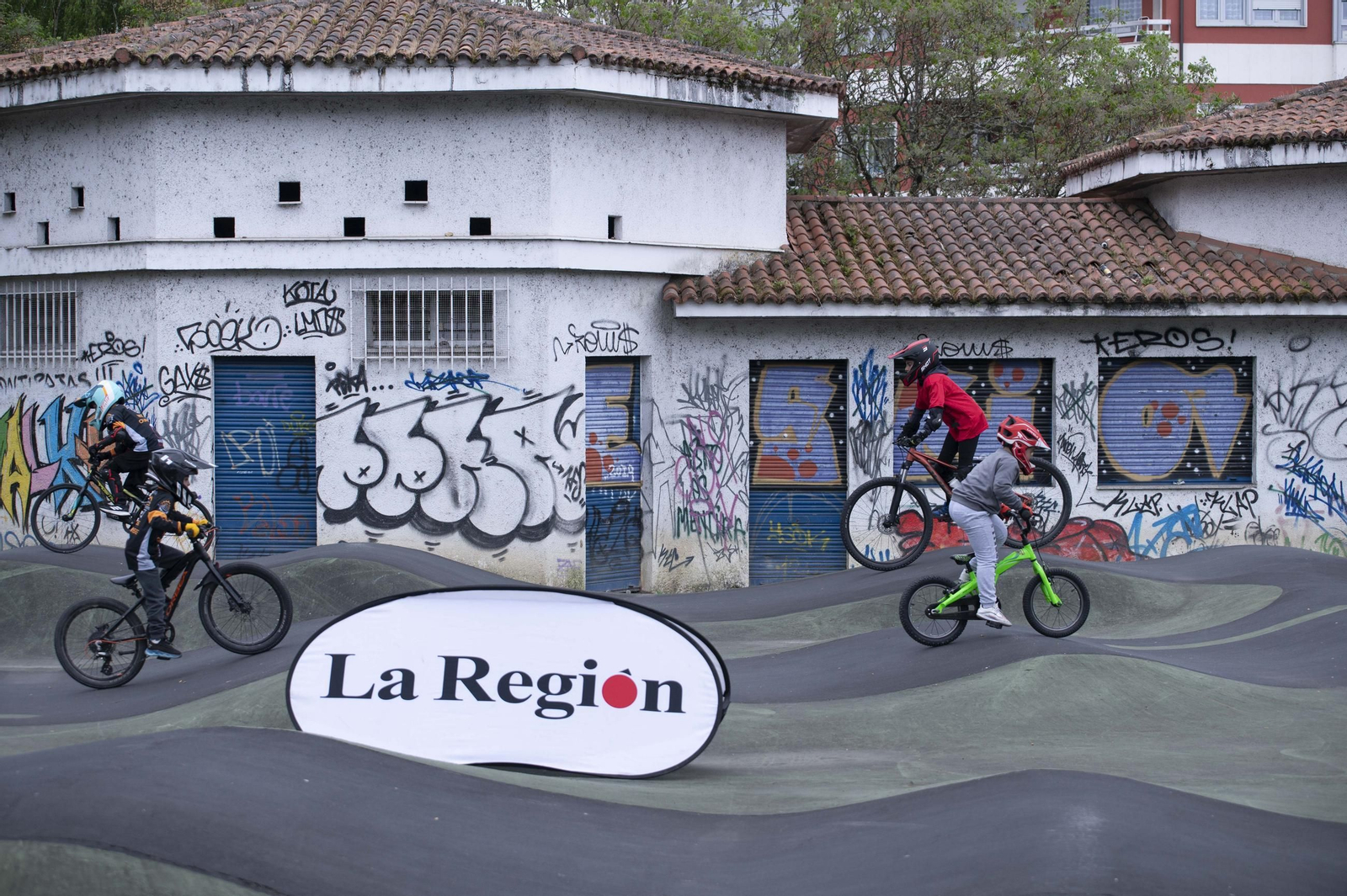 Galería | +Deporte La Región impulsa el pumptrack en Ourense de la mano de Maese Riders