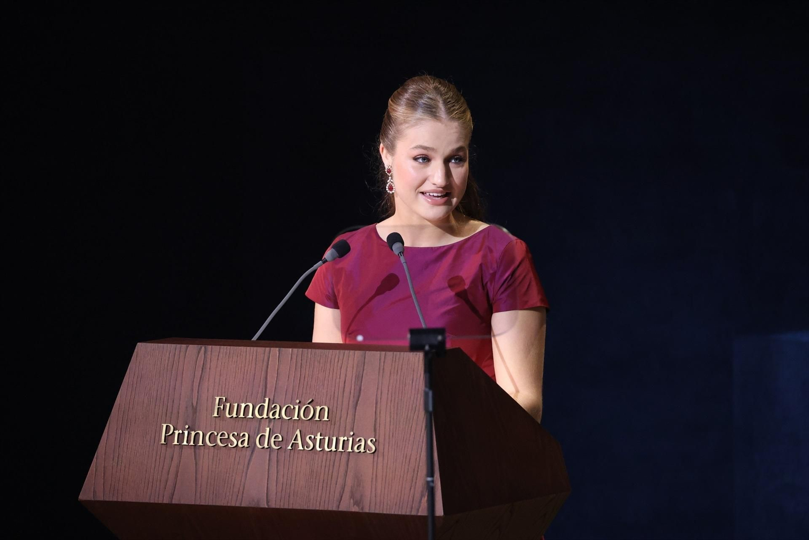La princesa Leonor, pronuncia su discurso durante los Premios Princesa de Asturias.