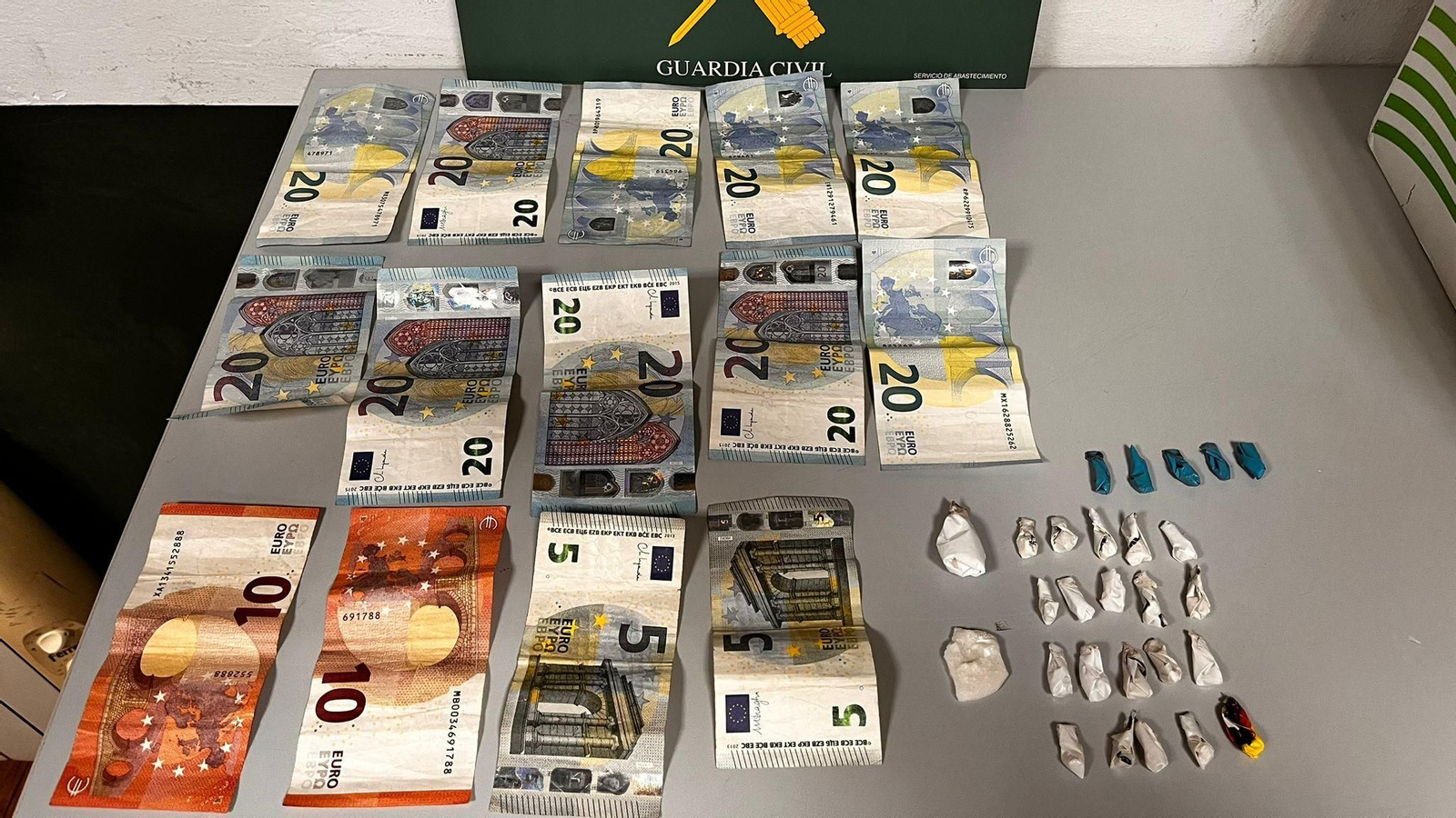 Droga y dinero intervenido a un vecino de Bueu.