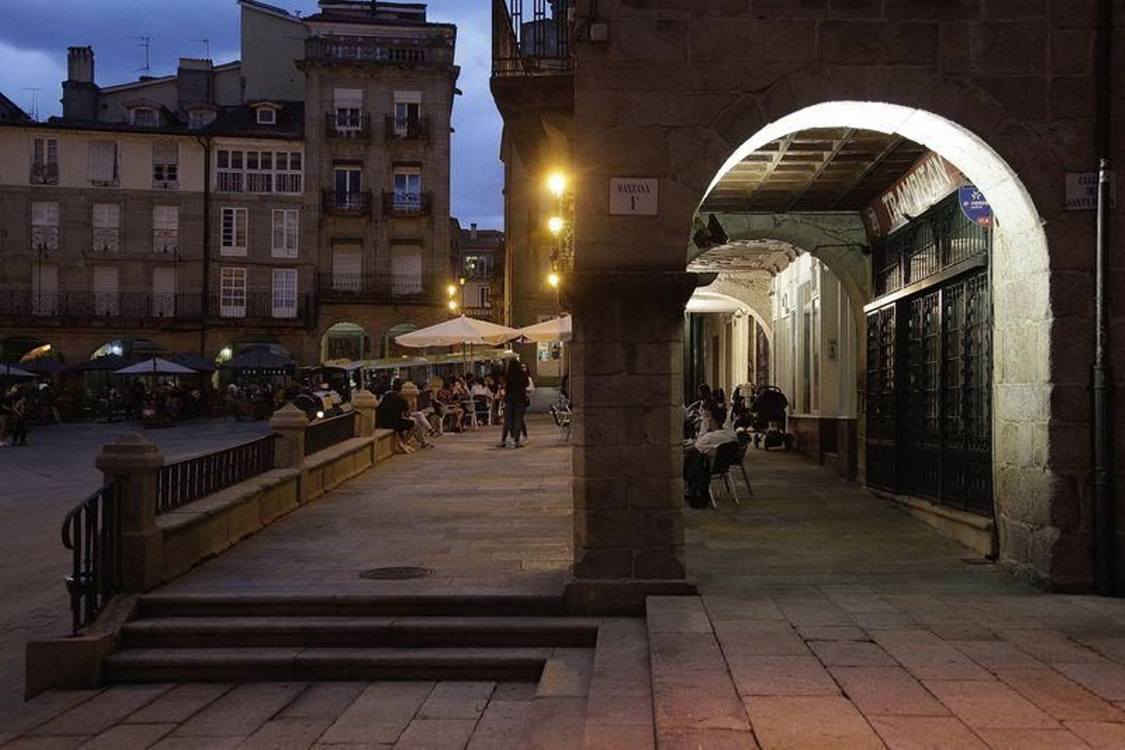 Ambiente en las terrazas de la Praza Maior ayer por la tarde (MIGUEL ÁNGEL).
