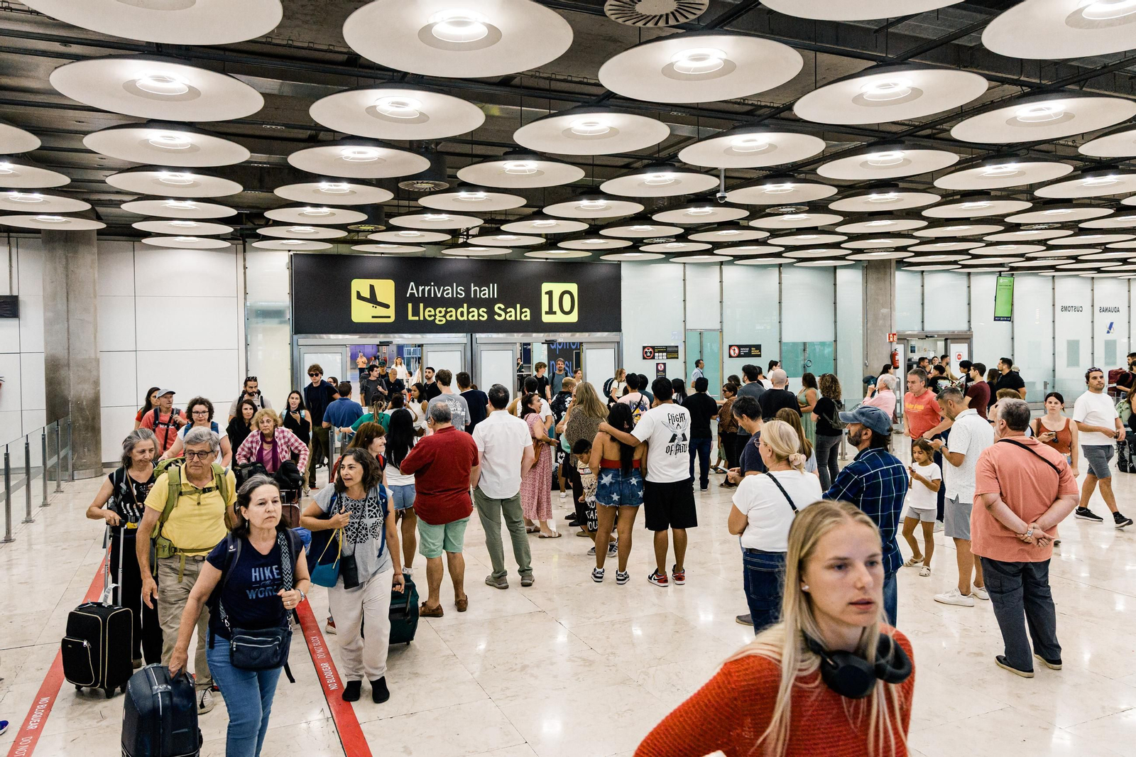 Viajeros en el aeropuerto Adolfo Suárez Madrid-Barajas