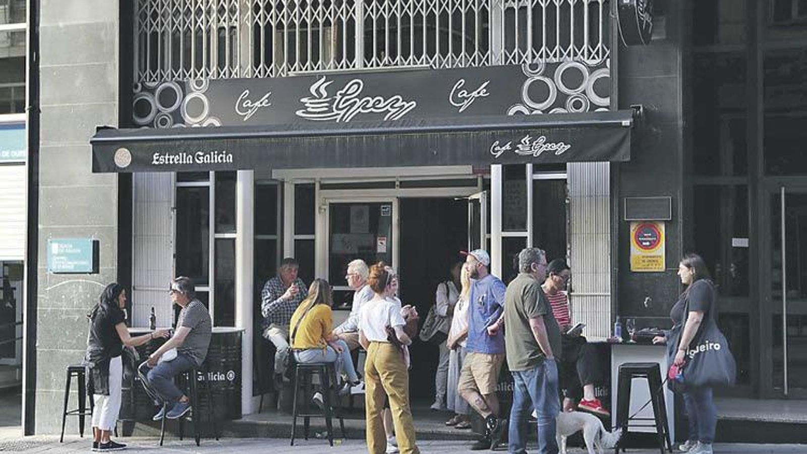 Las terrazas de los bares se llenaron.