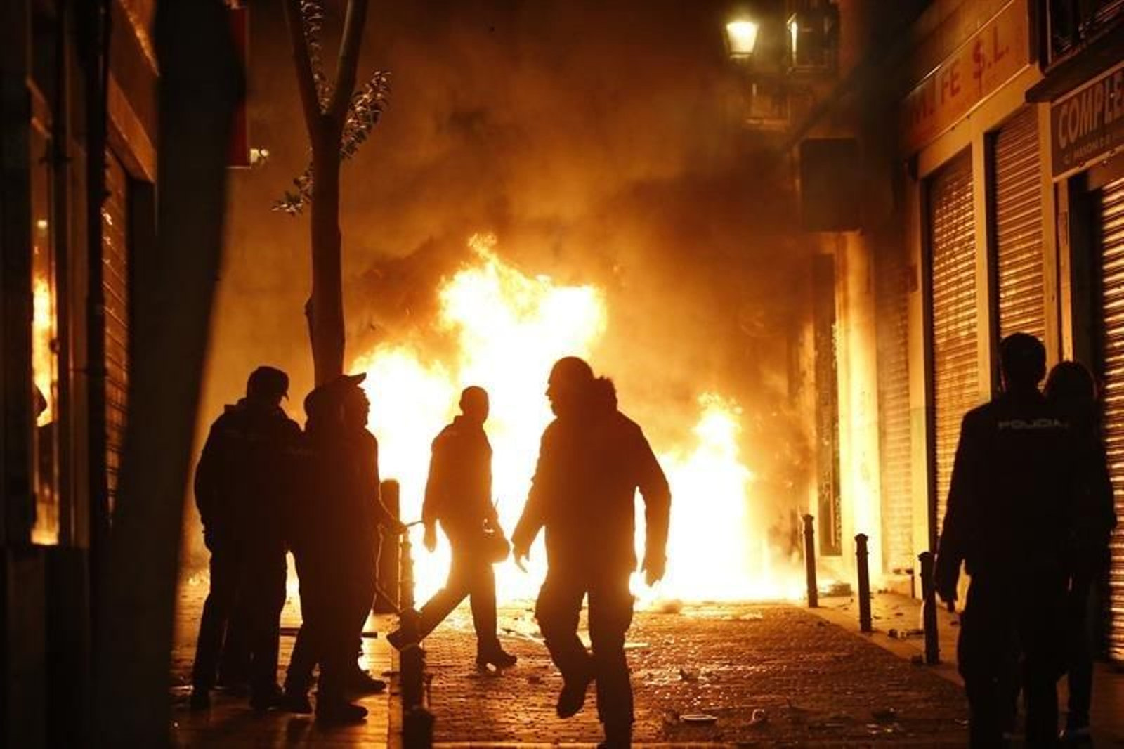 Graves disturbios en Lavapiés  16