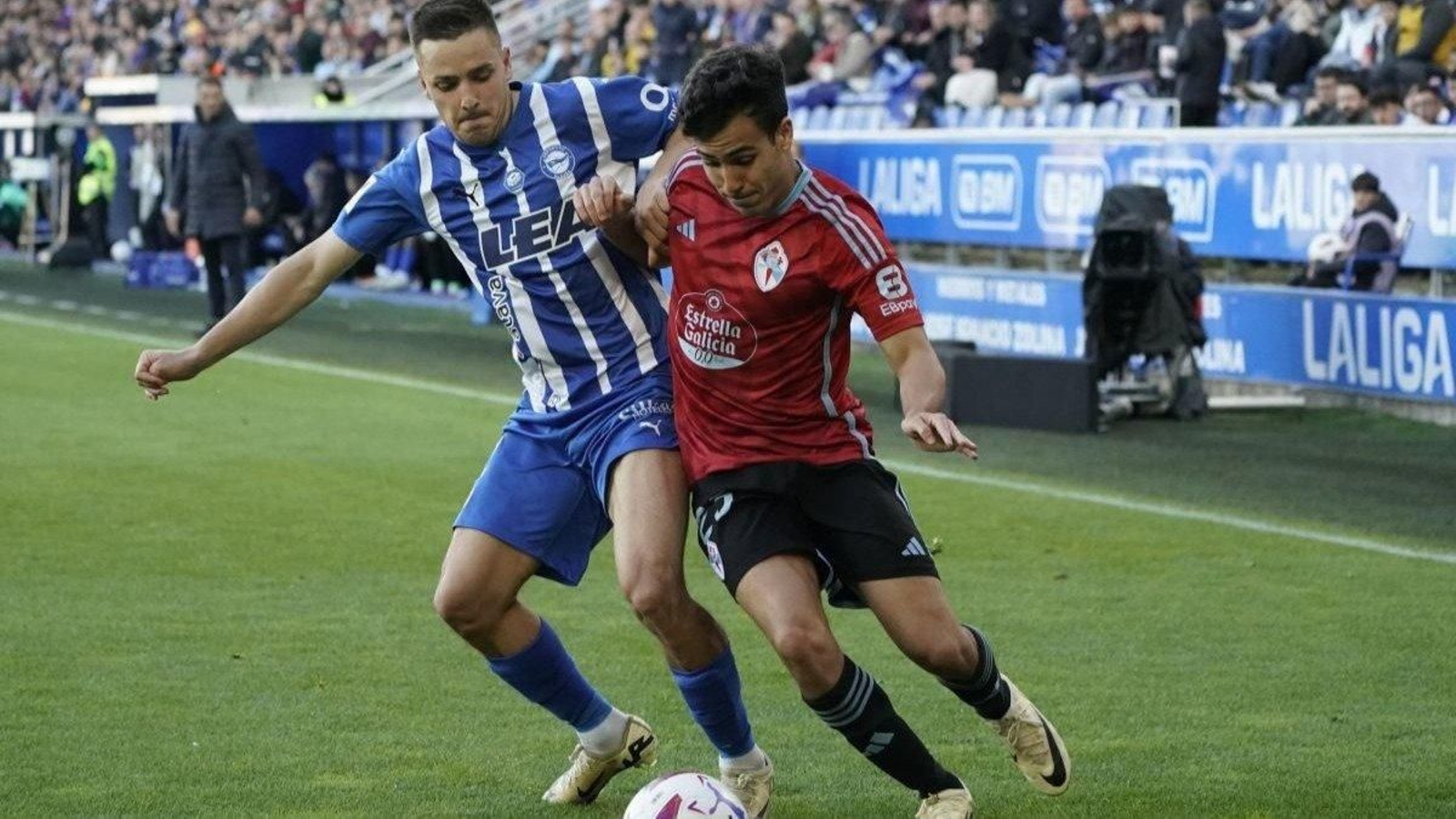 La derrota del Celta en Vitoria ha menguado su margen con el descenso a cinco puntos.