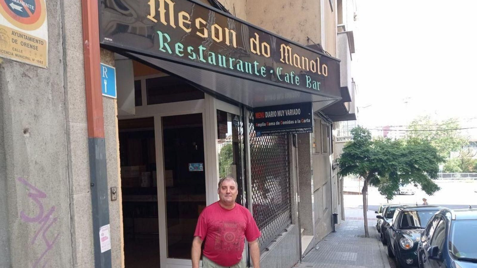 Hilario, frente al restaurante Mesón do Manolo