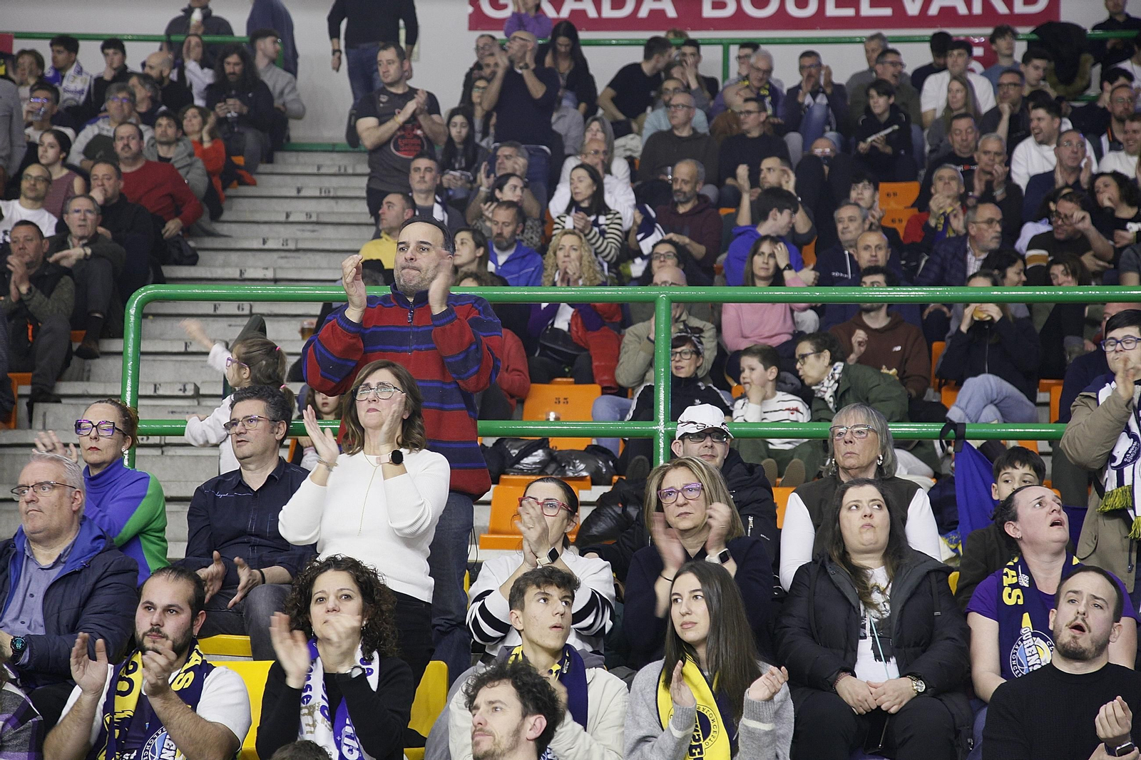 Más de 4.500 aficionados empujaron al COB contra el Estudiantes
