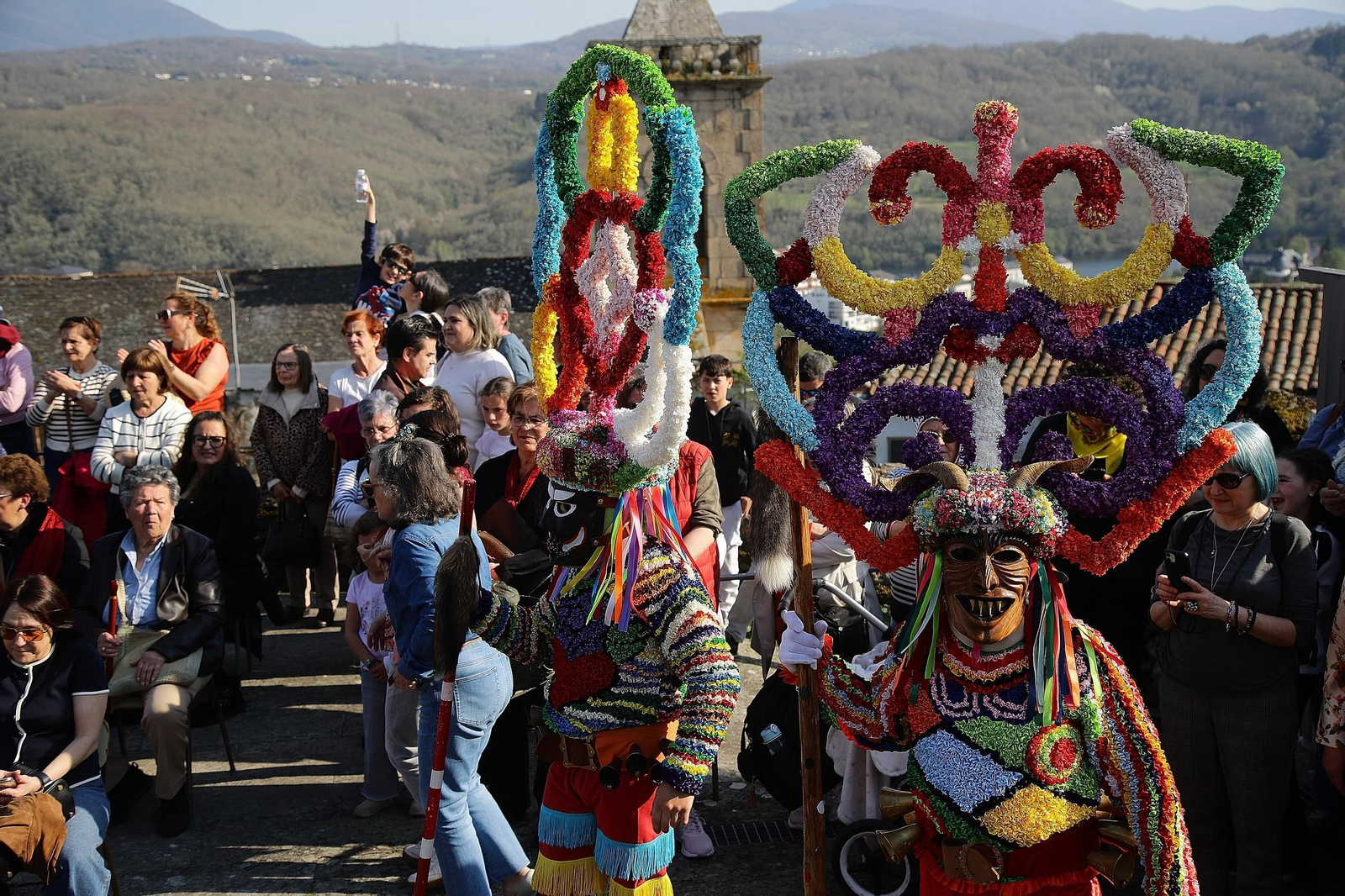 El Entroido vianés estuvo representado por los Boteiros.
