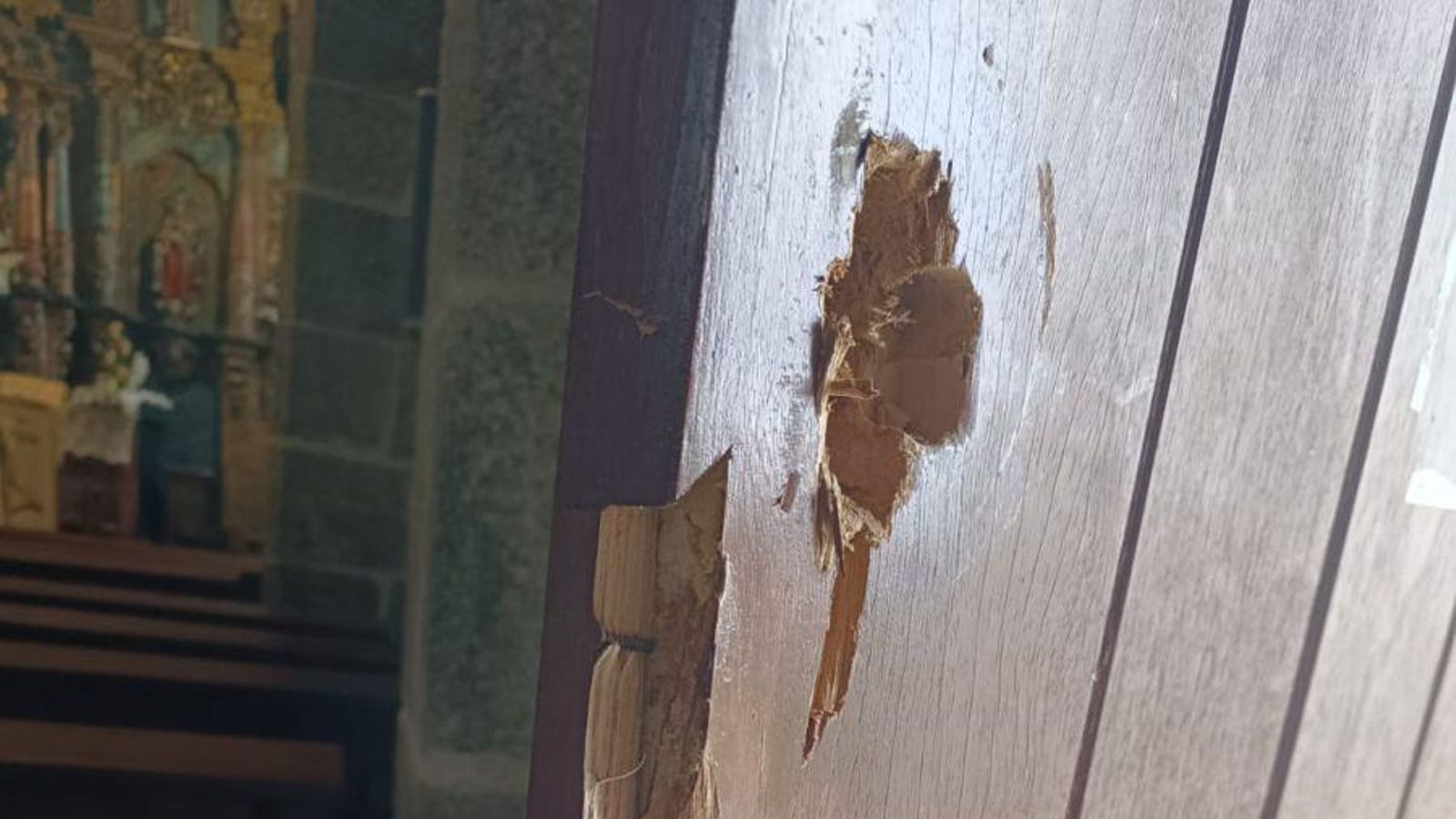 Los ladrones destrozaron la cerradura.