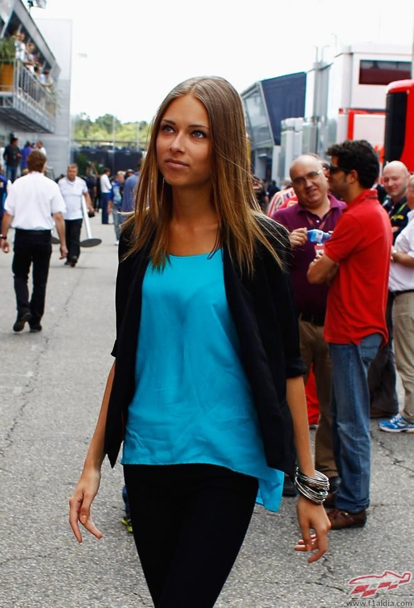 La modelo rusa Dasha Kapustina es la nueva novia de Fernando Alonso