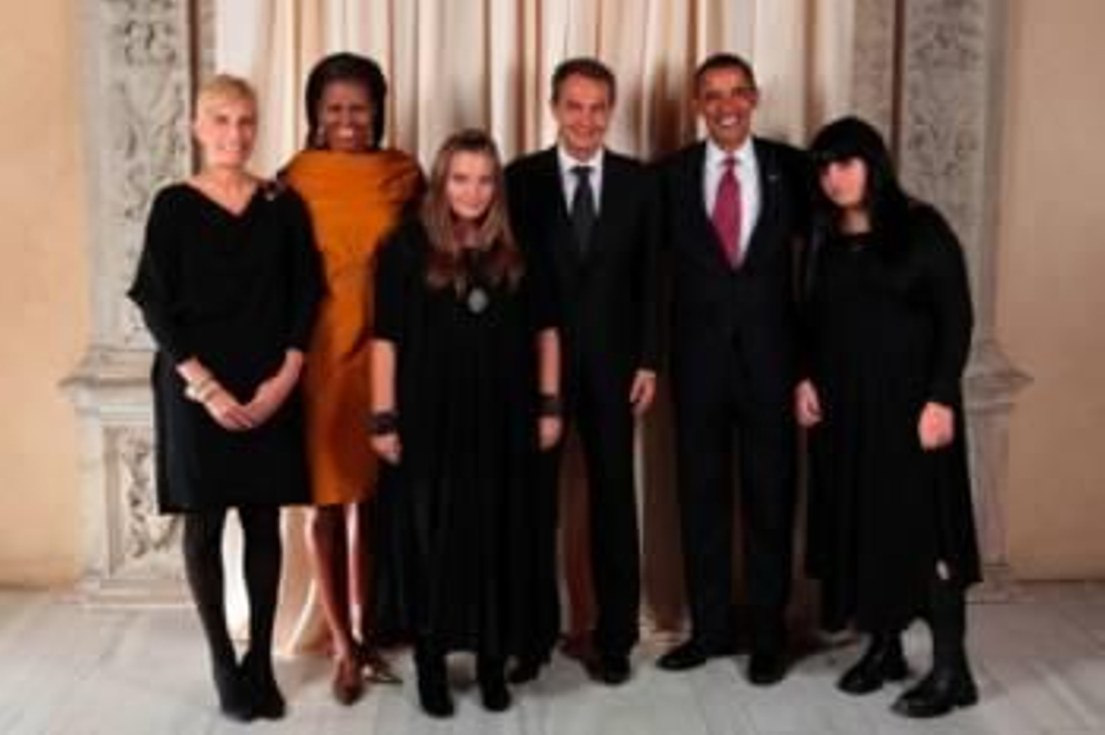Las hijas de Zapatero, con su padre y los Obama.