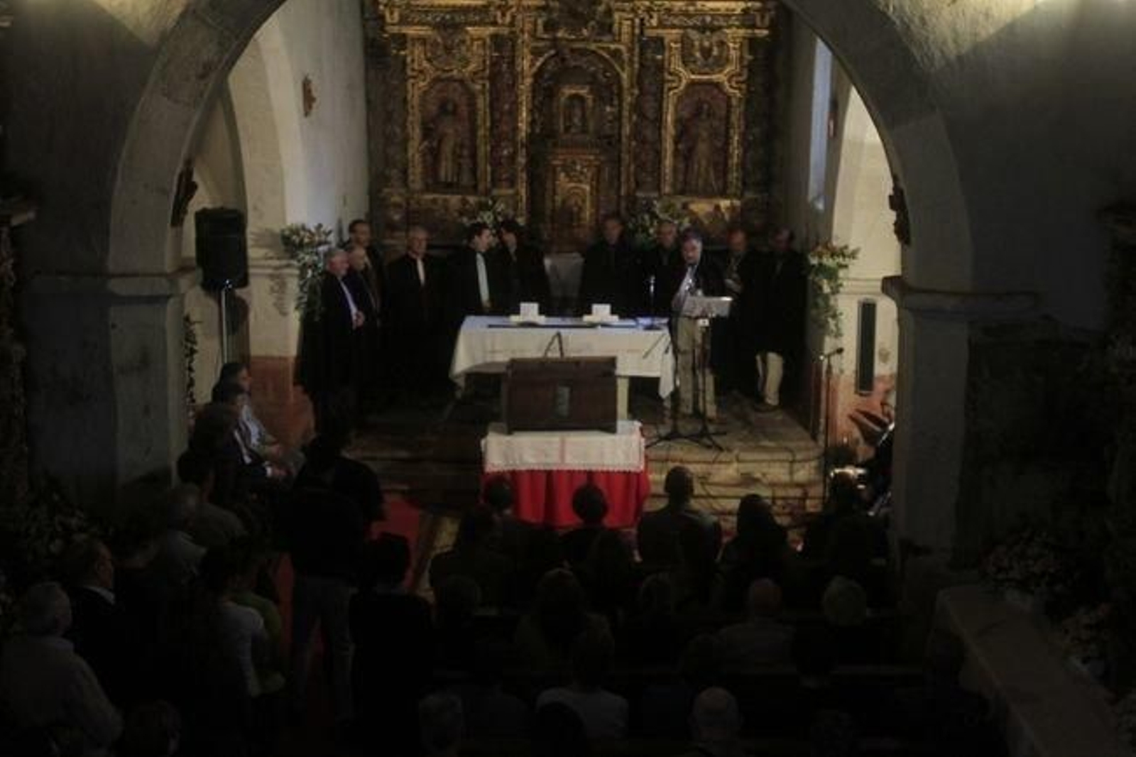 Iglesia de Santiago de Rubiás, en una de las últimas reuniones del Couto Mixto.