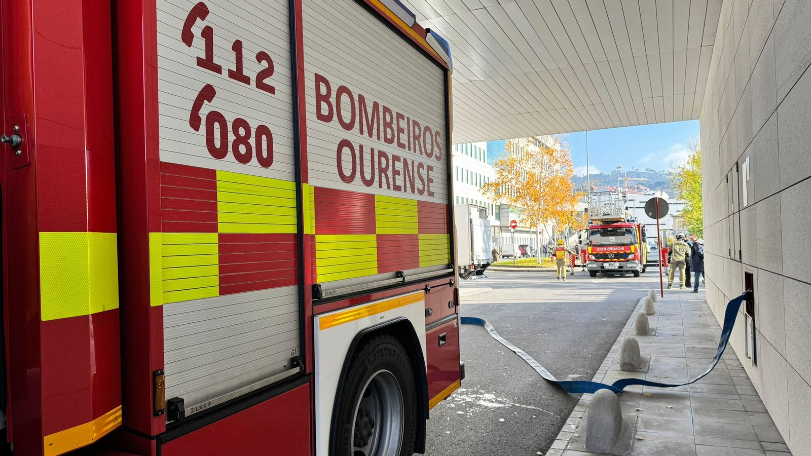 Bomberos en las inmediaciones del CHUO.