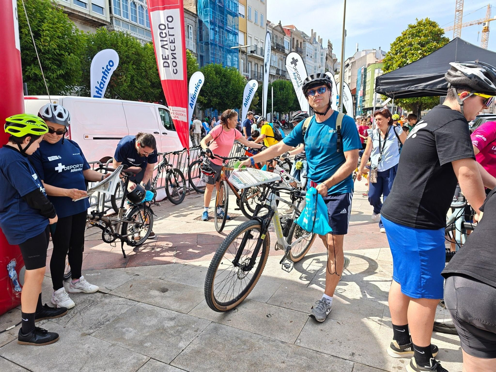 Galería | El ciclismo toma Vigo con la primera edición del Día de la Bici de Atlántico