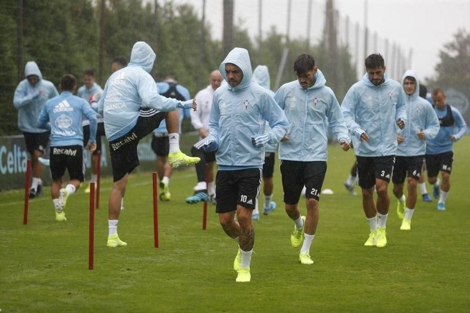Iago Aspas se entrenó ayer con el resto de sus compañeros tras recibir el alta médica.