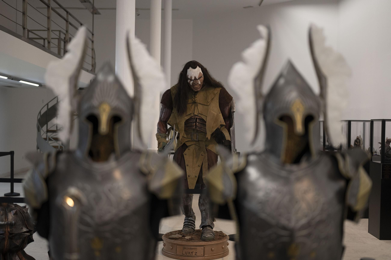 Un recorrido por el universo de Tolkien en la exposición organizada por el OUFF con motivo del 25 aniversario de la saga