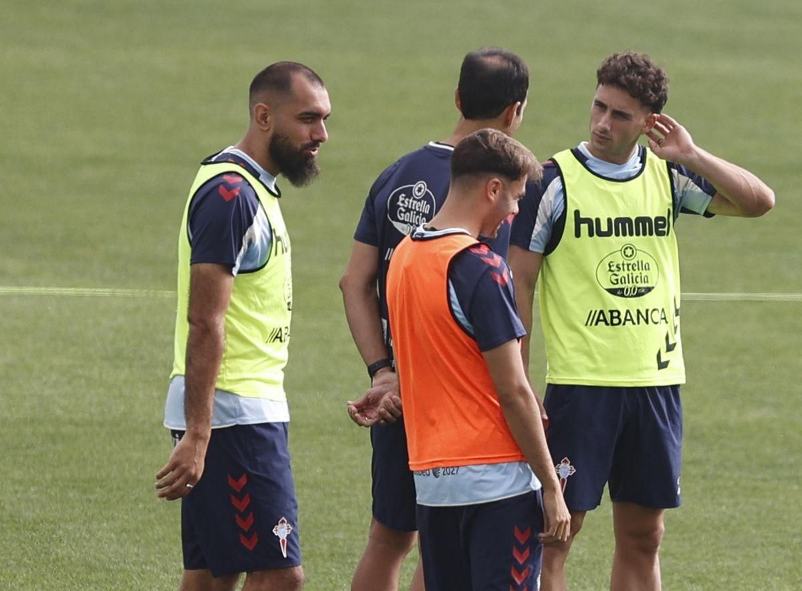 Borja Iglesias, que acumula dos entrenamientos con el grupo, estará esta tarde en el Coliseum.