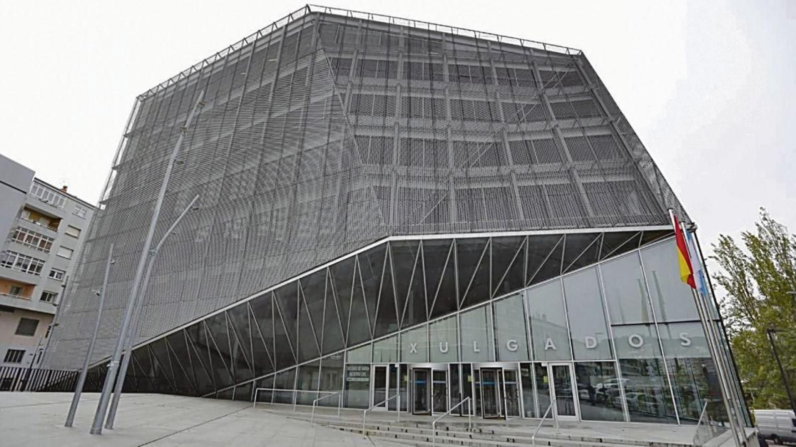 Edificio que acoge los dos juzgados penales, en la calle Velázquez.