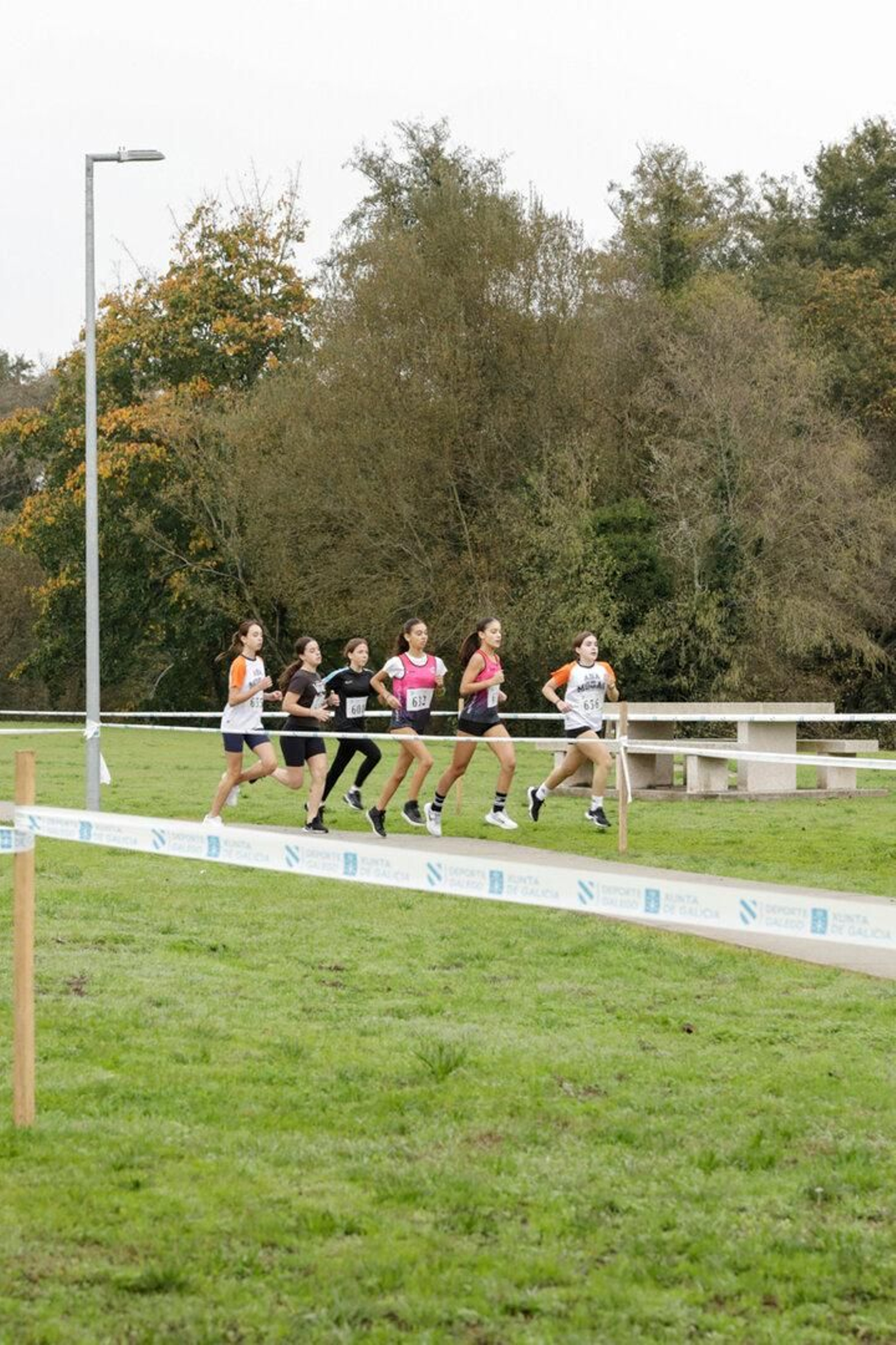 Pequeños corredores dando su mayor esfuerzo.