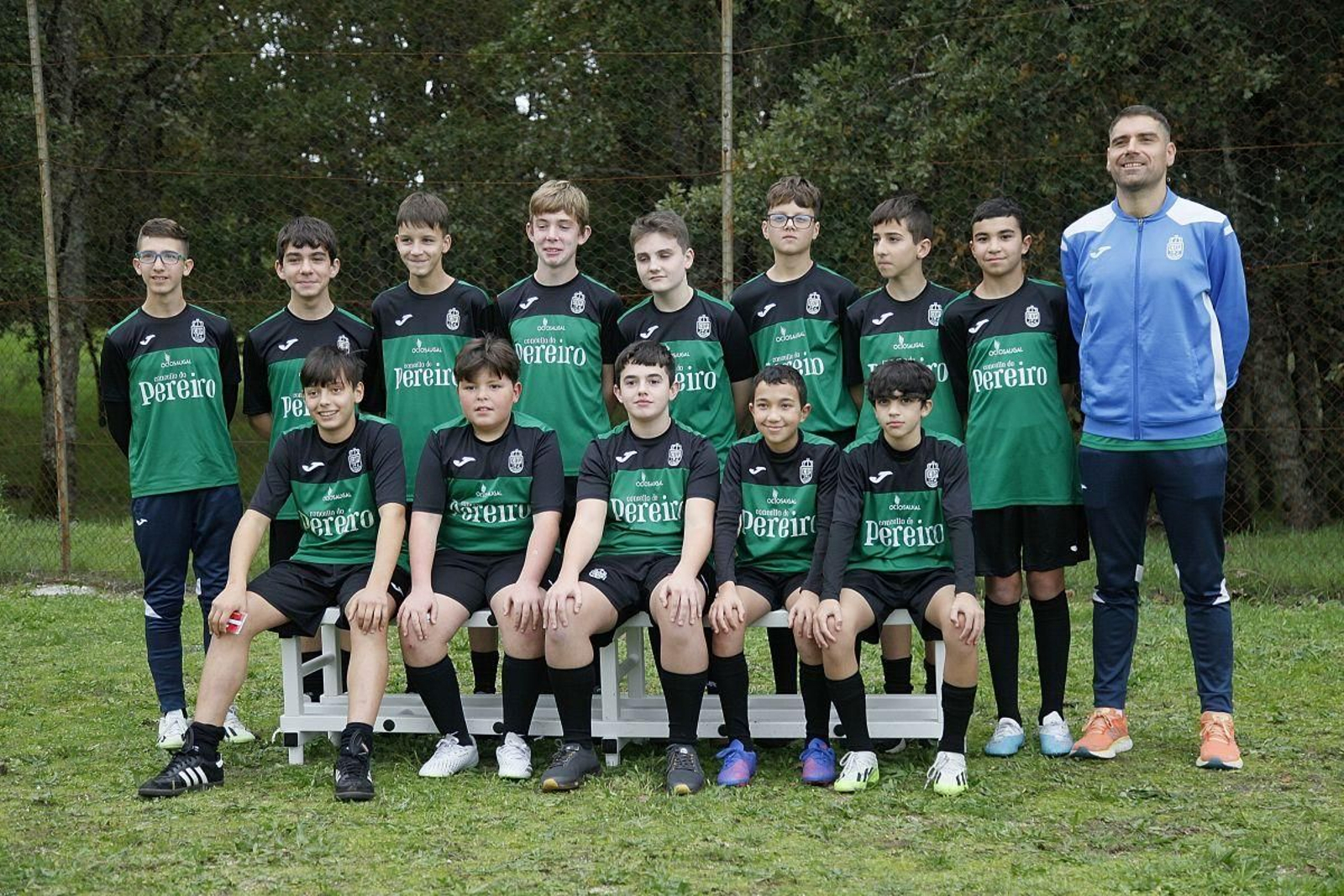 La formación del equipo infantil del CD Pereiro.