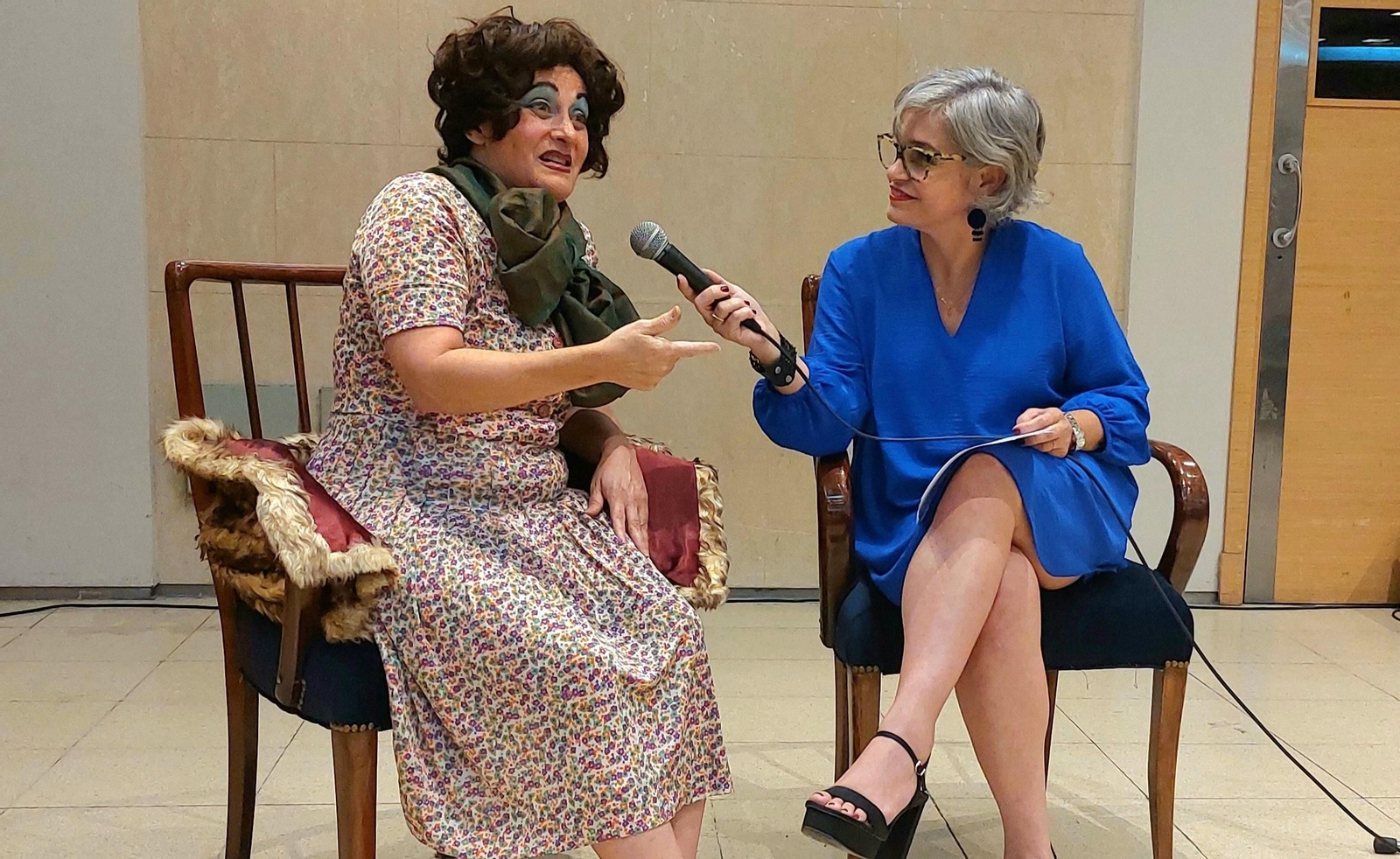La actriz Marcela Fernández Señor, revivió a la pintora gallega, en una  entrevista imaginada, respondiendo a preguntas del público.